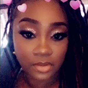 Meet your Posher, Janai